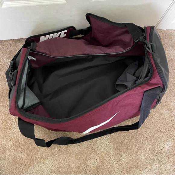 nike maroon duffle bag